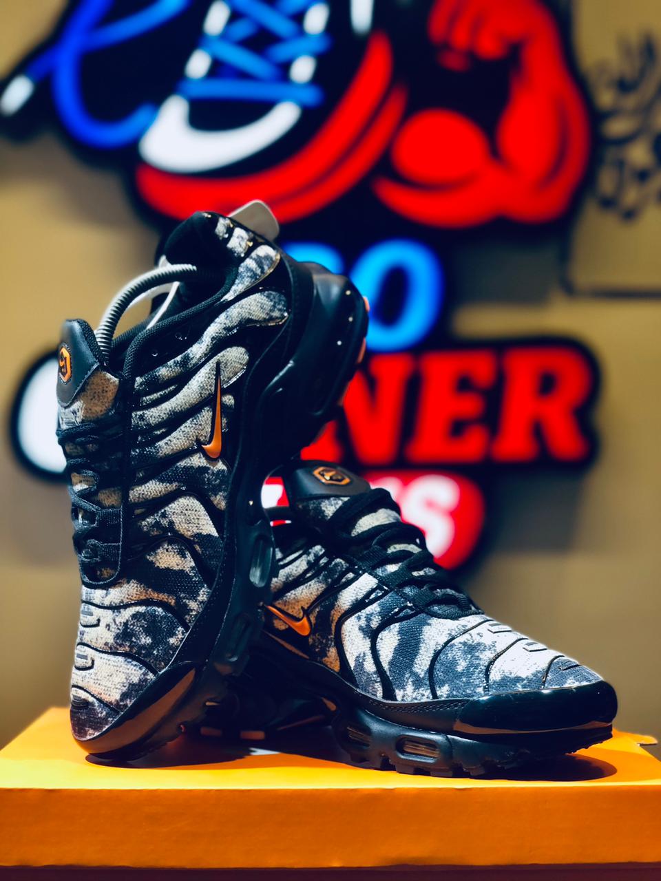 NIKE Tn - War